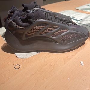 Very good shoe no damage if you want different prices dm me